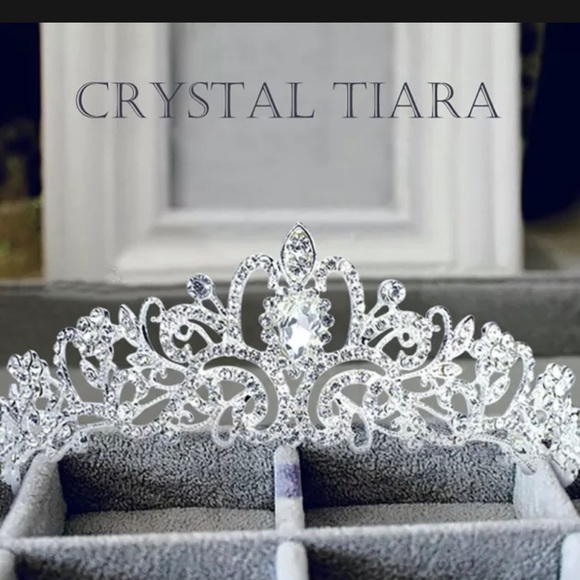 Beautiful Crystal Tiara - Picture 6 of 9